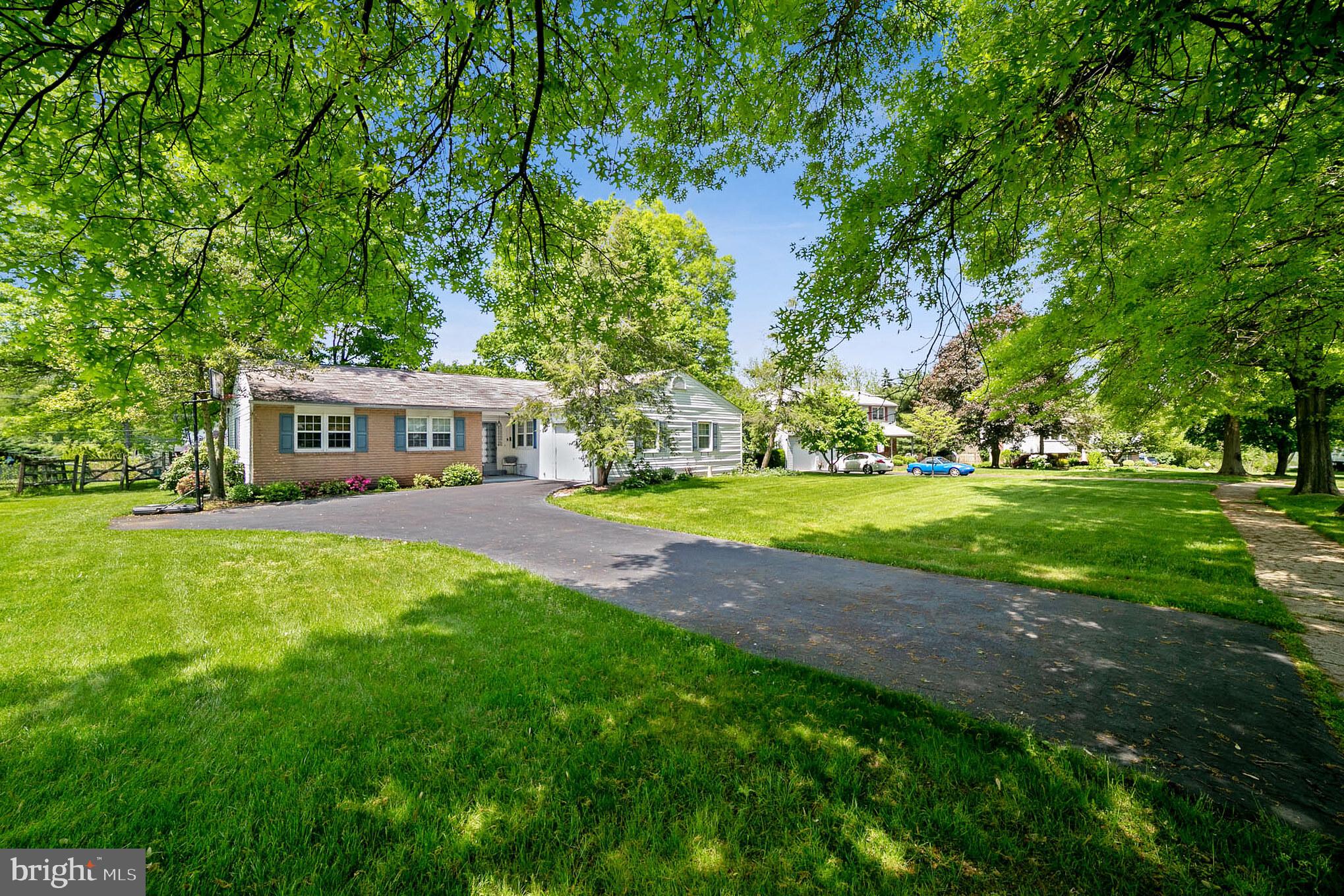 969 Crest Road Lansdale, PA 19446 - Photo 2 of 16 Gallery Image 2