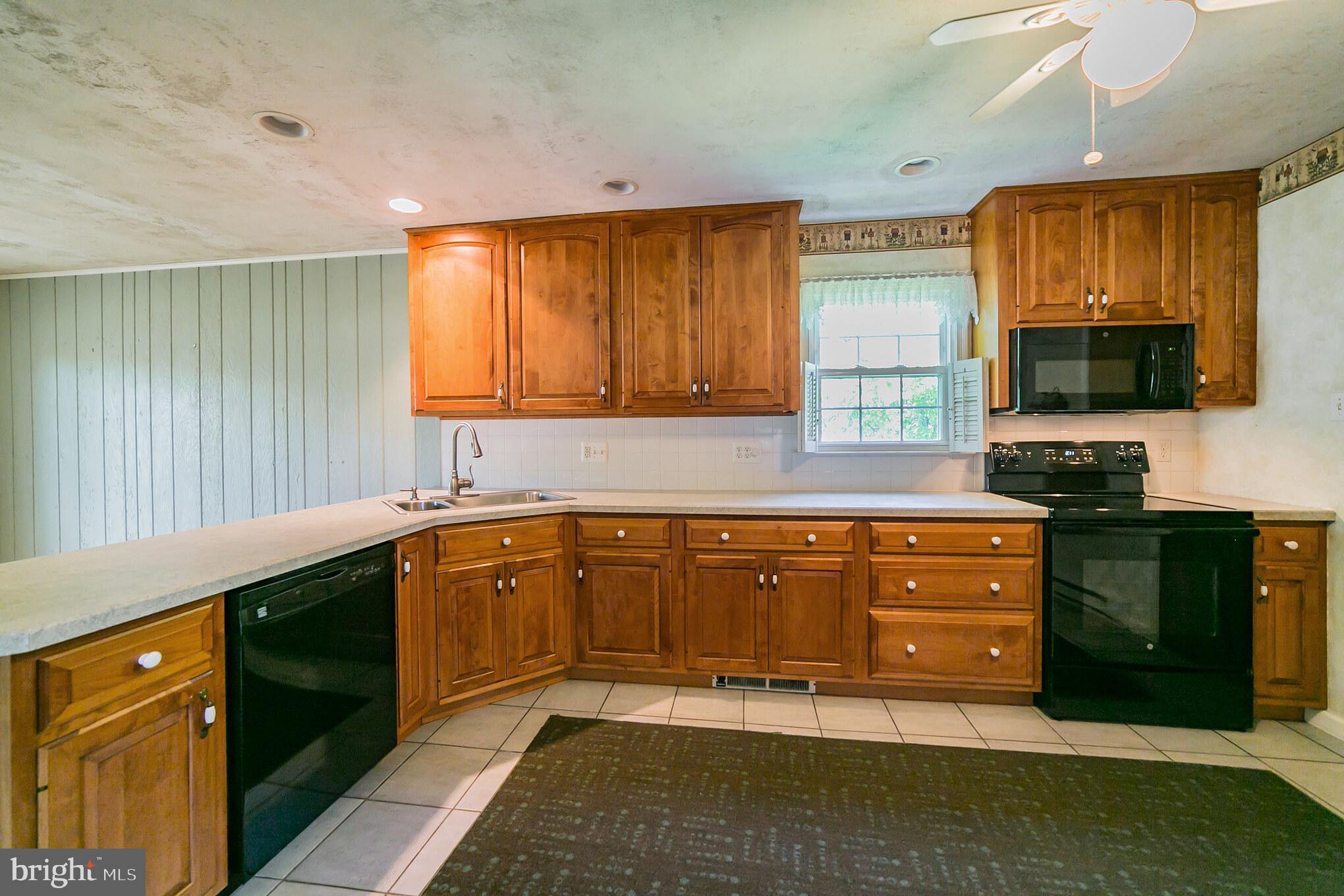969 Crest Road Lansdale, PA 19446 - Photo 3 of 16 Gallery Image 3