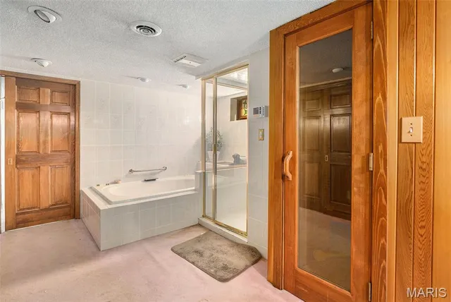 $995,000 | 7369 Whitehaven Drive, St. Louis, MO 63123