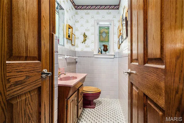 $995,000 | 7369 Whitehaven Drive, St. Louis, MO 63123