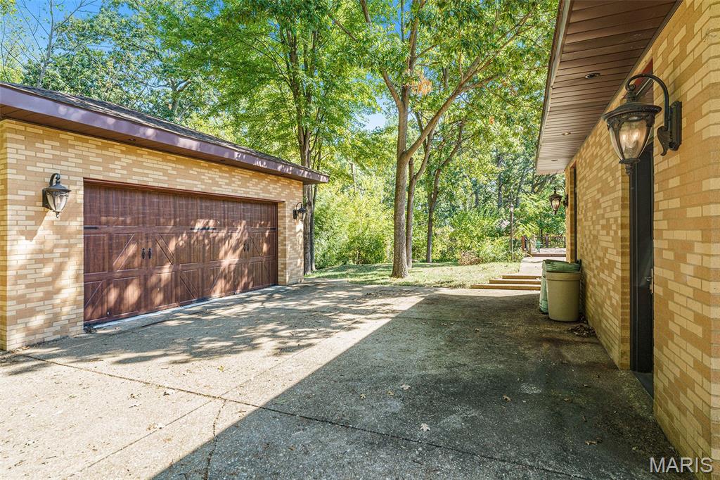 7369 Whitehaven Drive St. Louis, MO 63123 - Photo 38 of 45