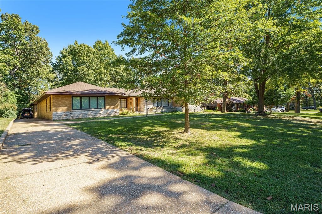 7369 Whitehaven Drive St. Louis, MO 63123 - Photo 4 of 45