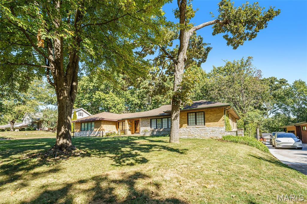 7369 Whitehaven Drive St. Louis, MO 63123 - Photo 5 of 45