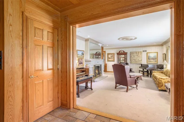 $995,000 | 7369 Whitehaven Drive, St. Louis, MO 63123