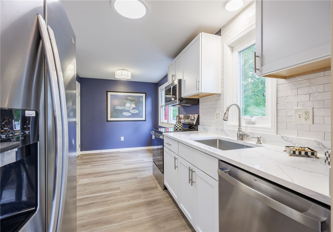 3431 South Winton Road Henrietta, NY 14623 - Photo 11 of 37 New Kitchen with Stainless Steel Appliances. Refig