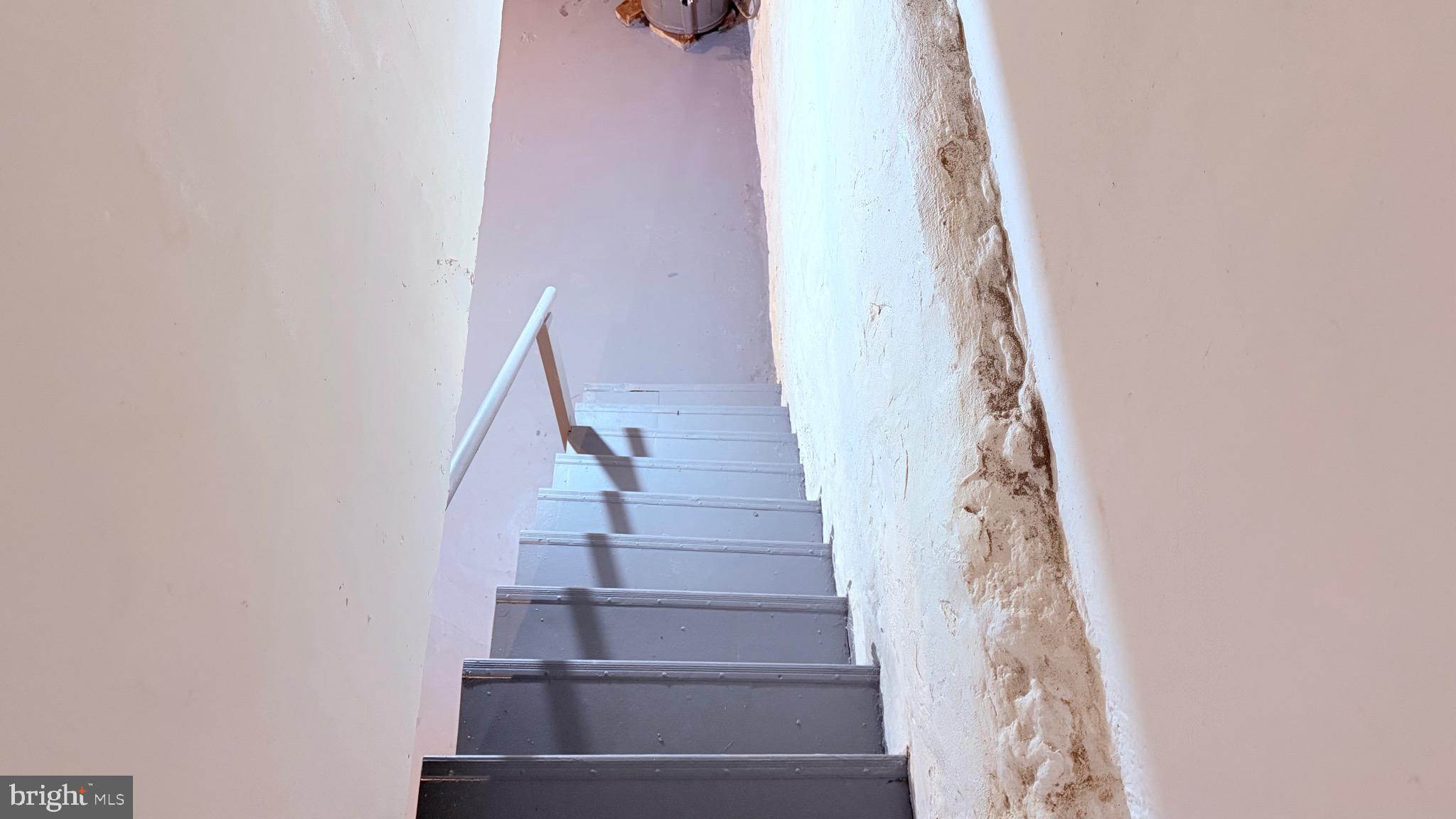 6424 Bingham Street Philadelphia, PA 19111 - Photo 26 of 32 a view of entryway