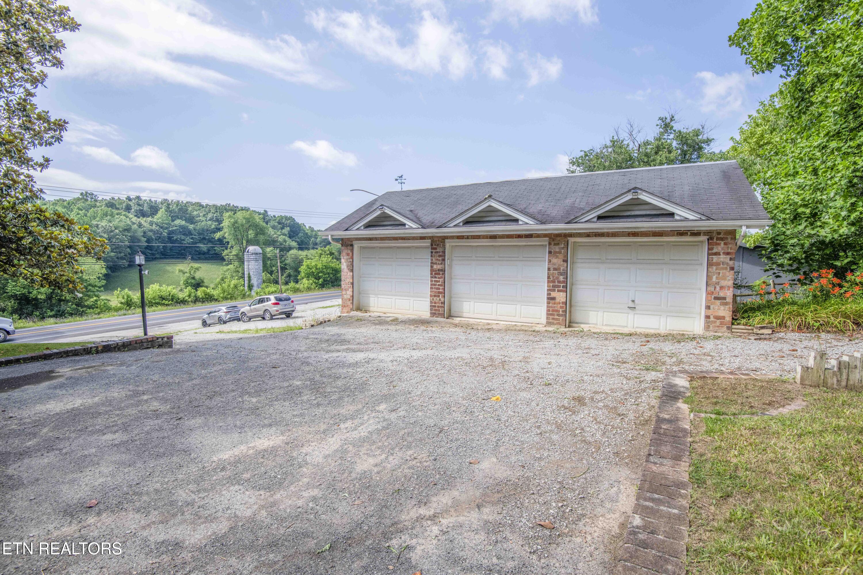 17761 Alberta Street Oneida, TN 37841 - Photo 3 of 56 yard 1_1