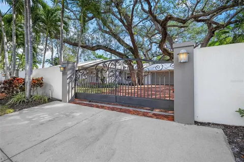 $1,995,000 | 3331 Old Oak Drive, Sarasota, FL 34239