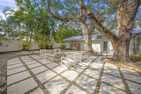 $1,995,000 | 3331 Old Oak Drive, Sarasota, FL 34239