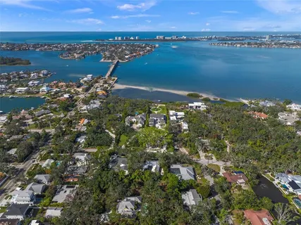 $1,995,000 | 3331 Old Oak Drive, Sarasota, FL 34239