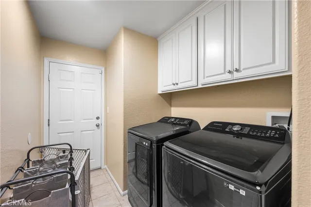 a view of a backyard with sitting area