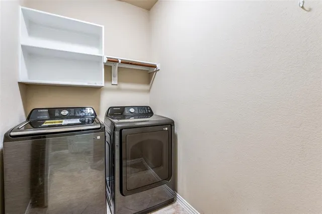 a close up view of washer and dryer