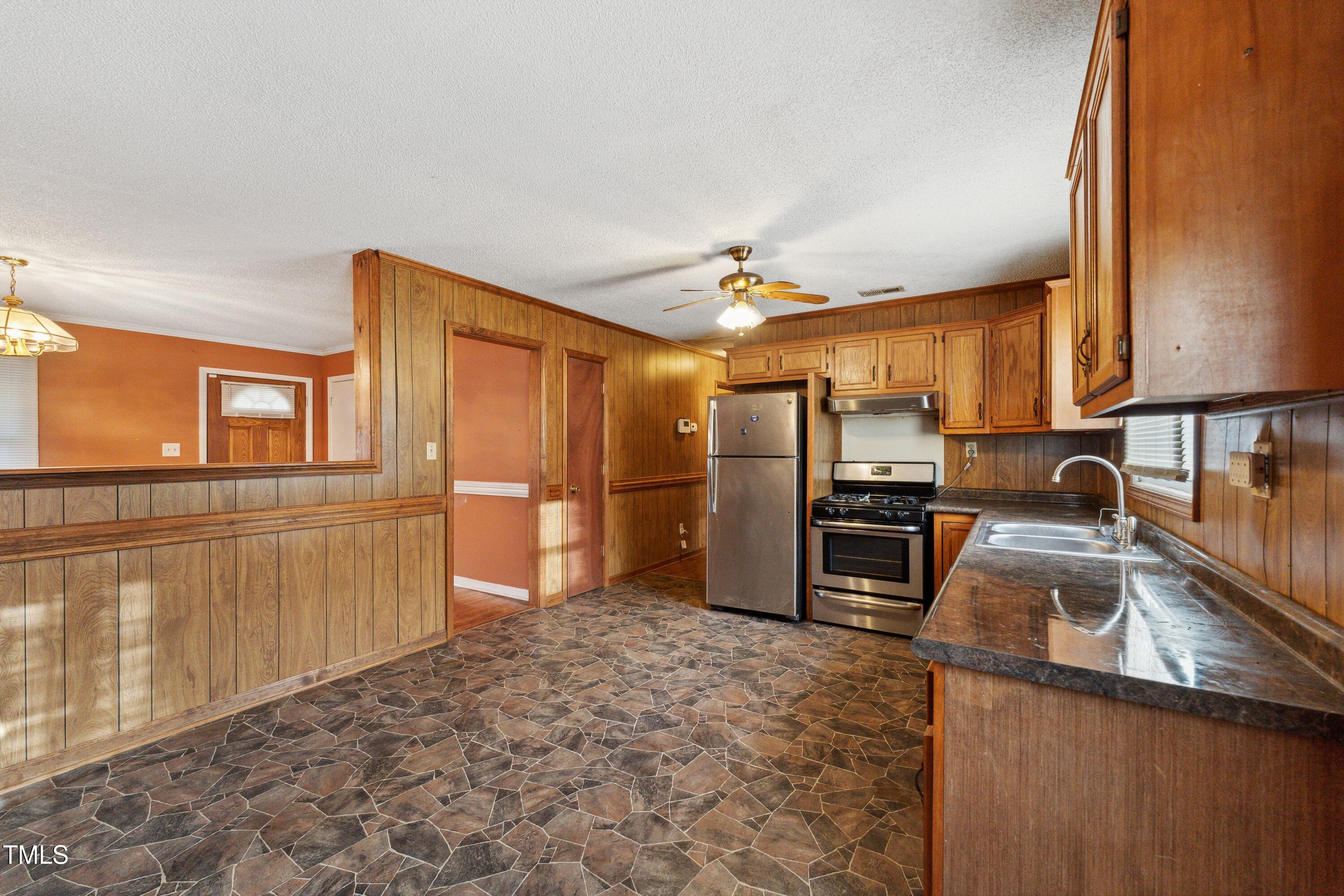 334 Ridgewood Road Tarboro, NC 27886 - Photo 3 of 23 3-print-DSC08044