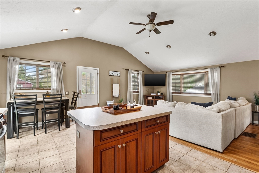 7 Helen Street Wareham, MA 02576 - Photo 5 of 31