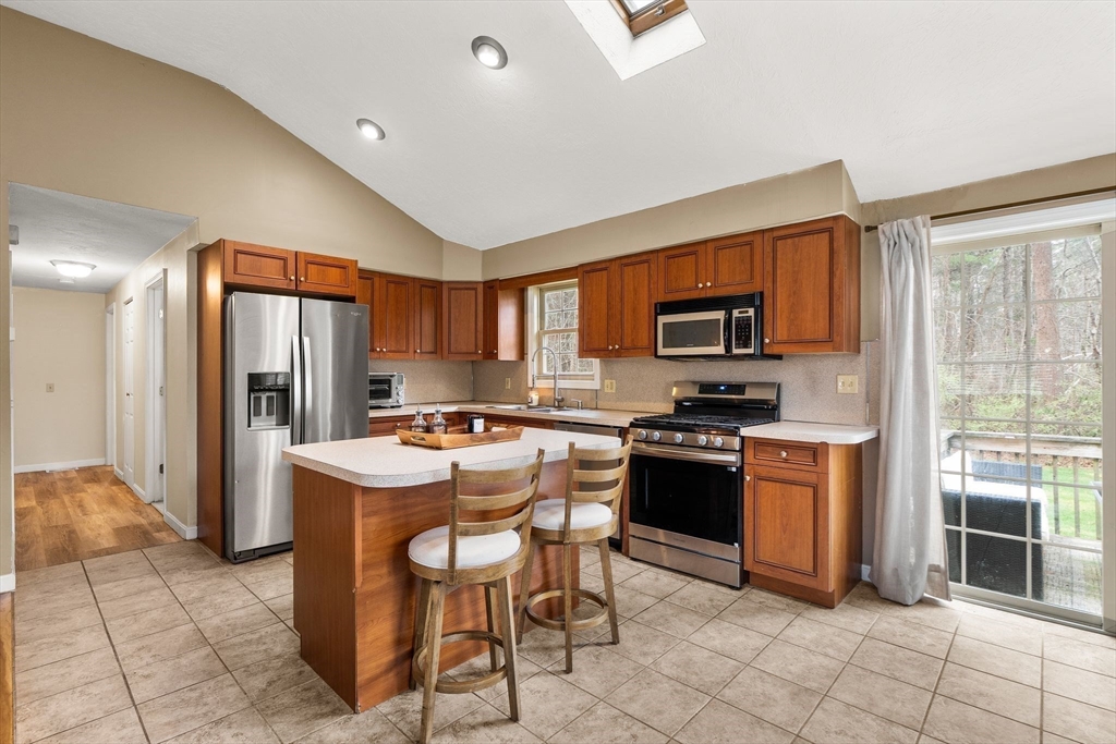 7 Helen Street Wareham, MA 02576 - Photo 7 of 31