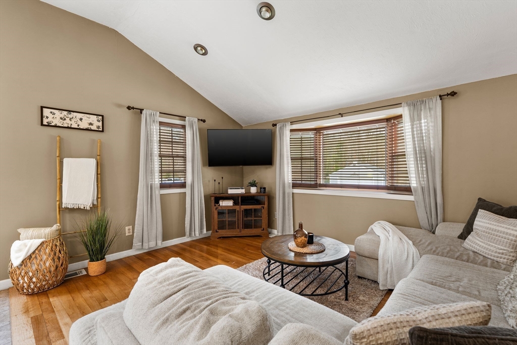 7 Helen Street Wareham, MA 02576 - Photo 10 of 31