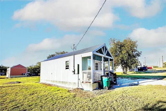 $130,000 | 200 West Riley Street, Bowie, TX 76230