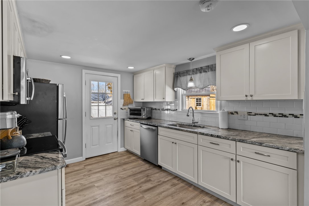 3 Center Road Smithfield, RI 02828 - Photo 21 of 46