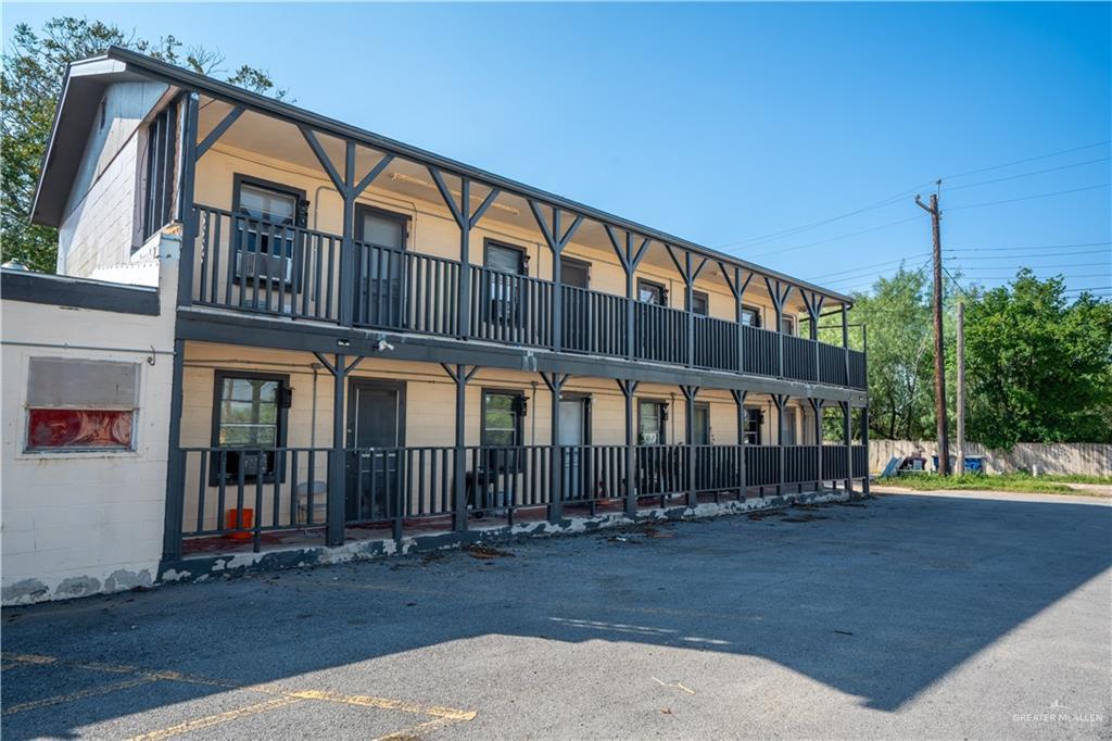 130 North Texas Avenue, Unit 4 Mercedes, TX 78570 - Photo 3 of 18 a front view of a house
