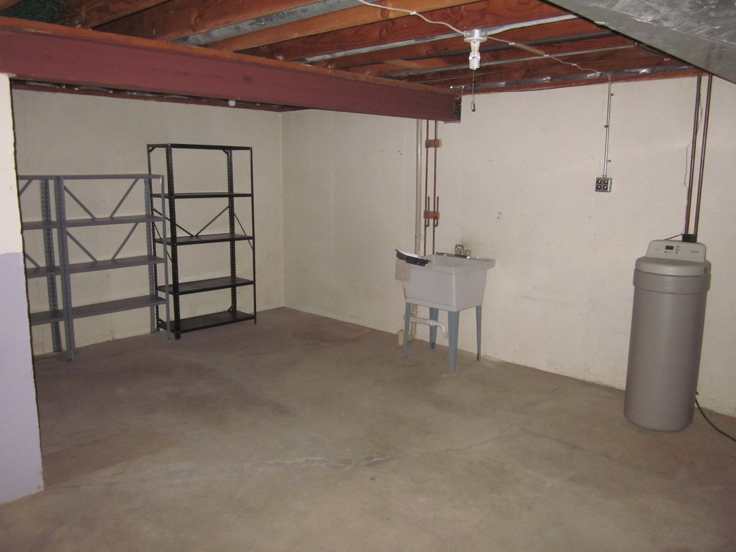 511 Northgate Road Lindenhurst, IL 60046 - Photo 17 of 19 a view of a room with racks