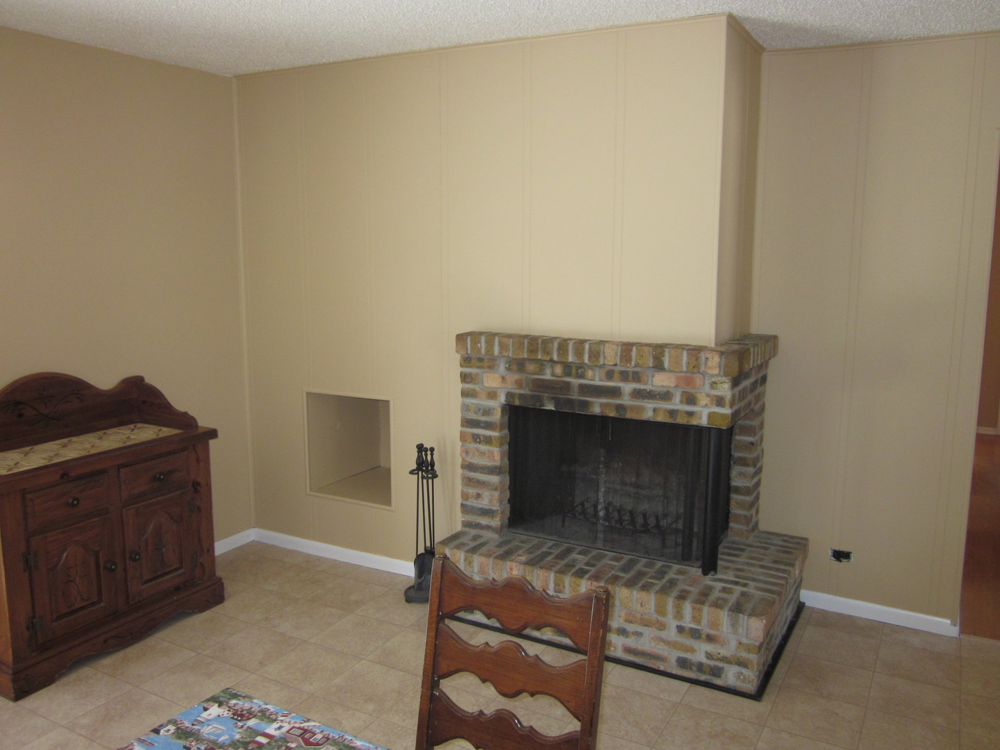 511 Northgate Road Lindenhurst, IL 60046 - Photo 5 of 19 a living room with furniture and a fireplace