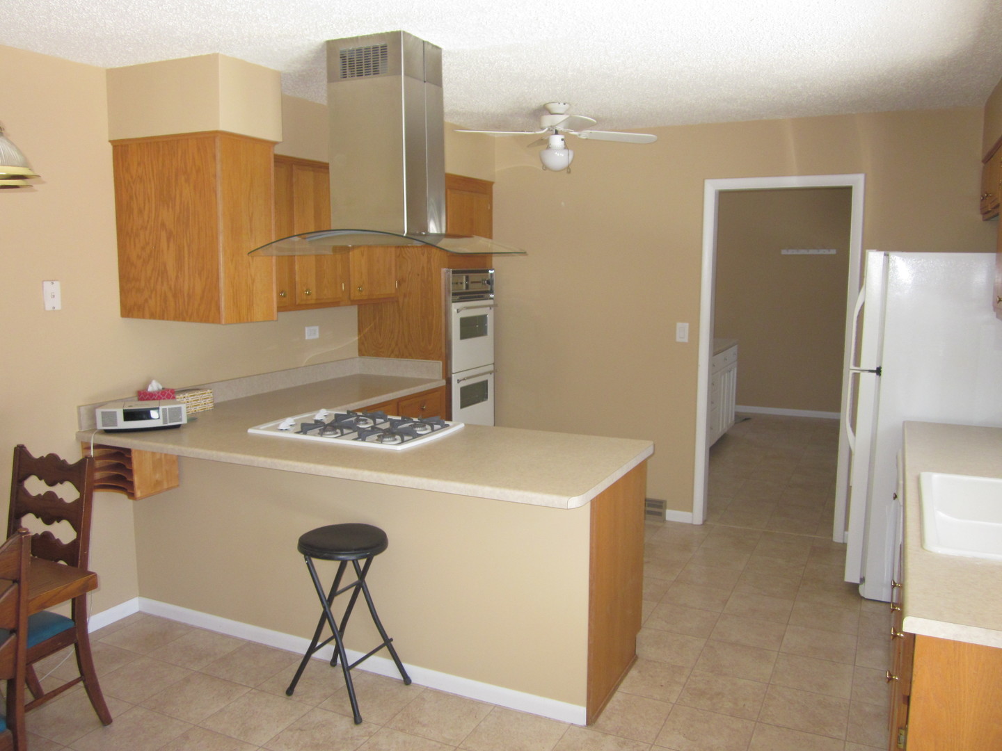511 Northgate Road Lindenhurst, IL 60046 - Photo 6 of 19 a bathroom with a sink and a refrigerator