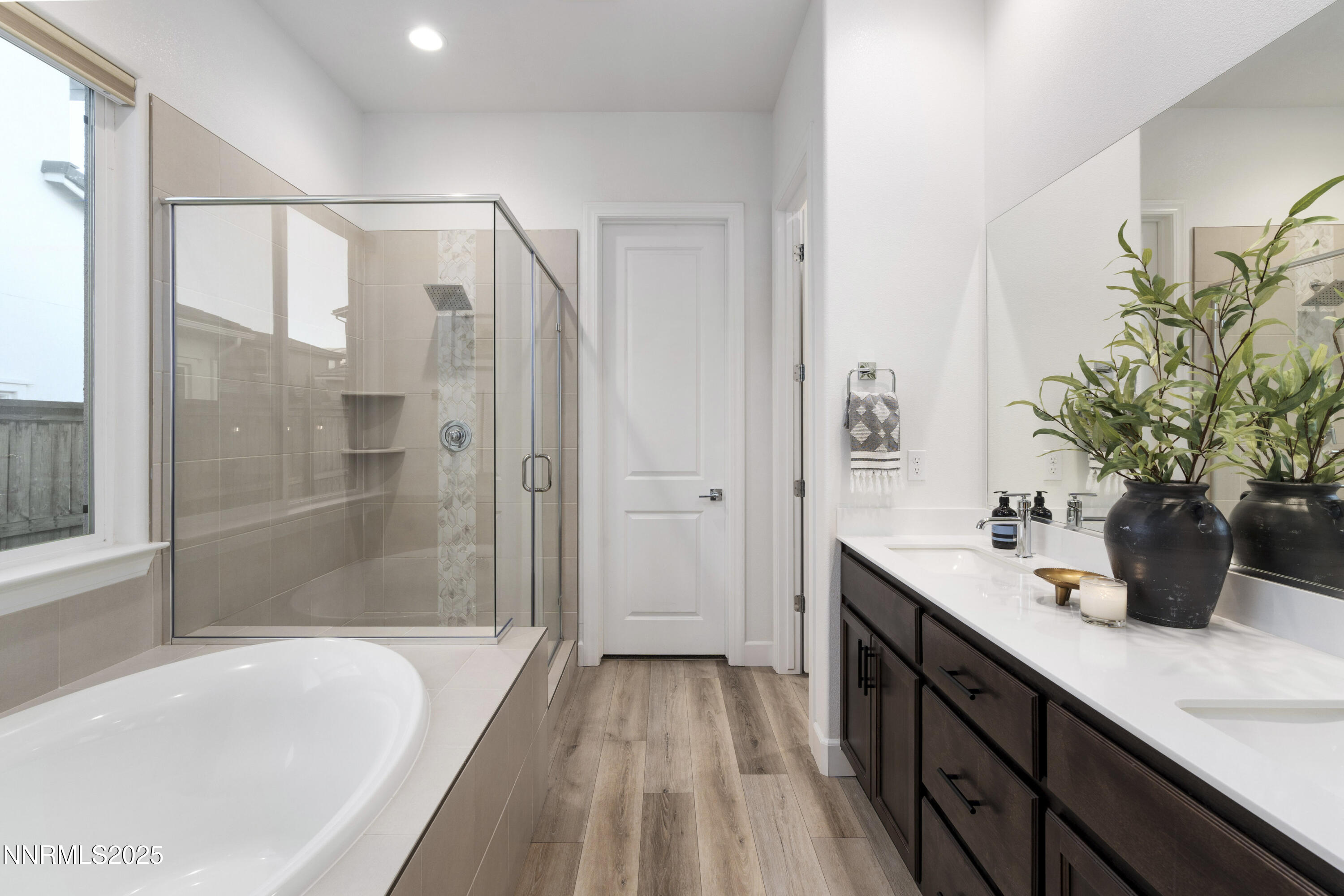 247 Starboard Drive Verdi, NV 89439 - Photo 22 of 41 a bathroom with a tub sink and mirror