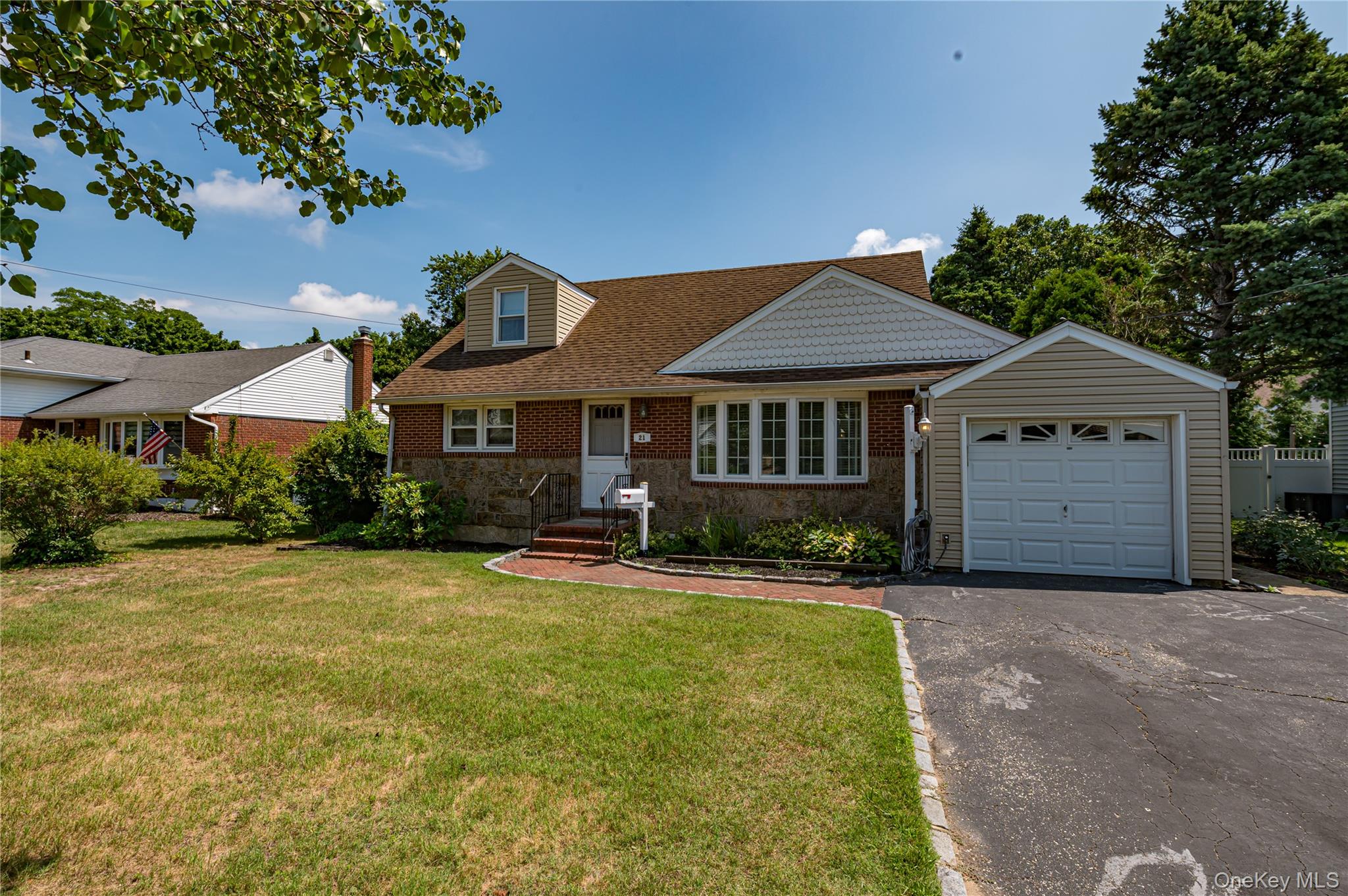 21 Langdon Road Farmingdale, NY 11735 - Photo 2 of 25