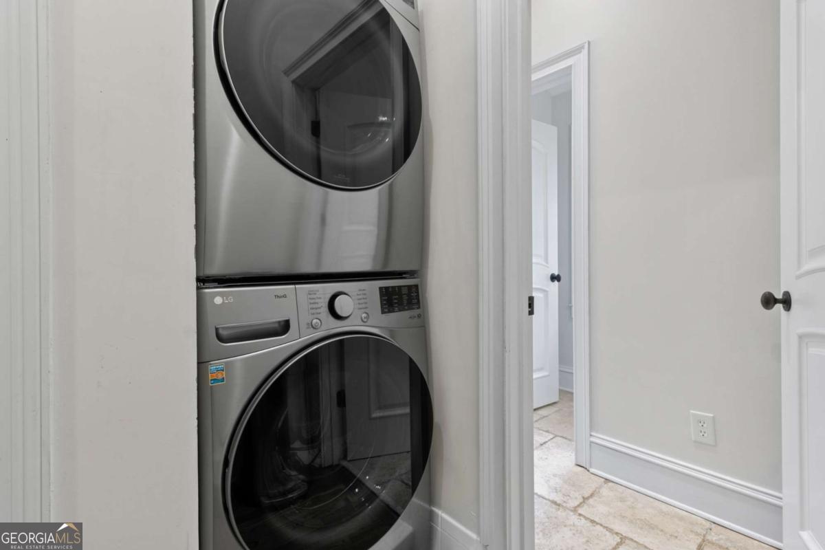 1532 Huntingdon Trail Atlanta, GA 30350 - Photo 55 of 68 a view of a hallway with washer and dryer