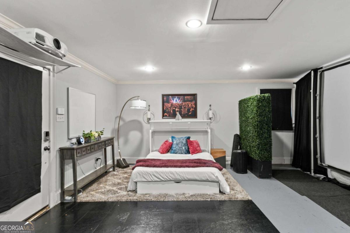 1532 Huntingdon Trail Atlanta, GA 30350 - Photo 59 of 68 a bedroom with a large bed and a potted plant