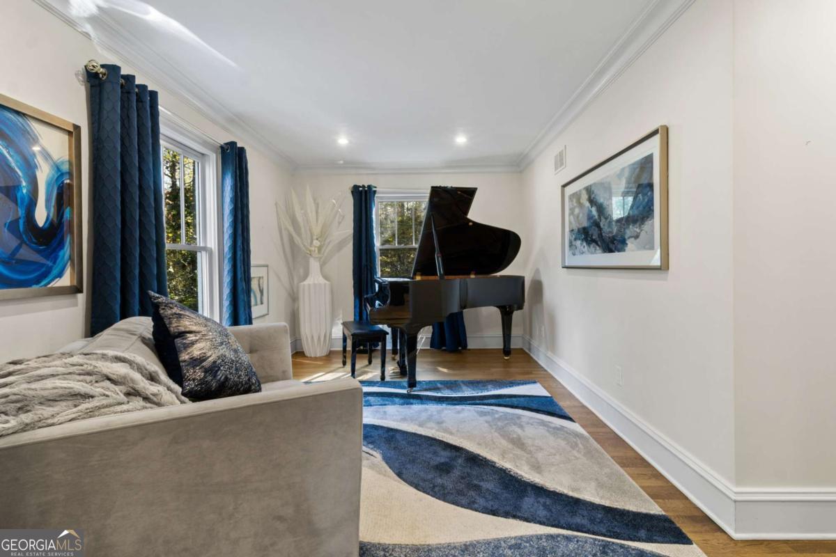 1532 Huntingdon Trail Atlanta, GA 30350 - Photo 7 of 68 a living room with furniture and a rug