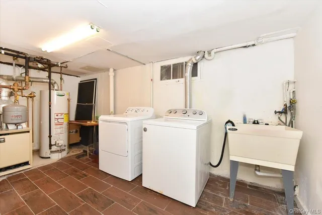 a view of a back yard of the house