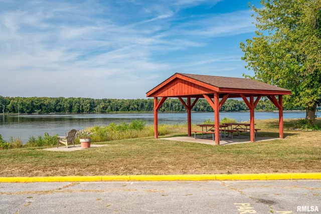 $114,900 | 407 1st Avenue, Albany, IL 61230