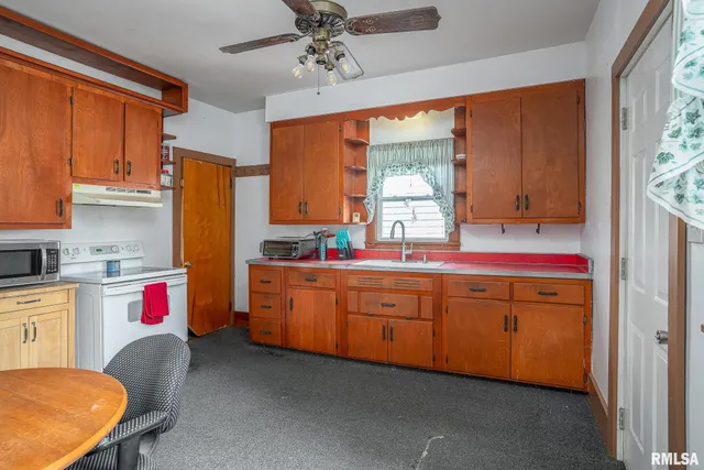 $114,900 | 407 1st Avenue, Albany, IL 61230