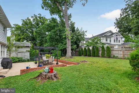 $1,250,000 | 915 North Overlook Drive, Alexandria, VA 22305