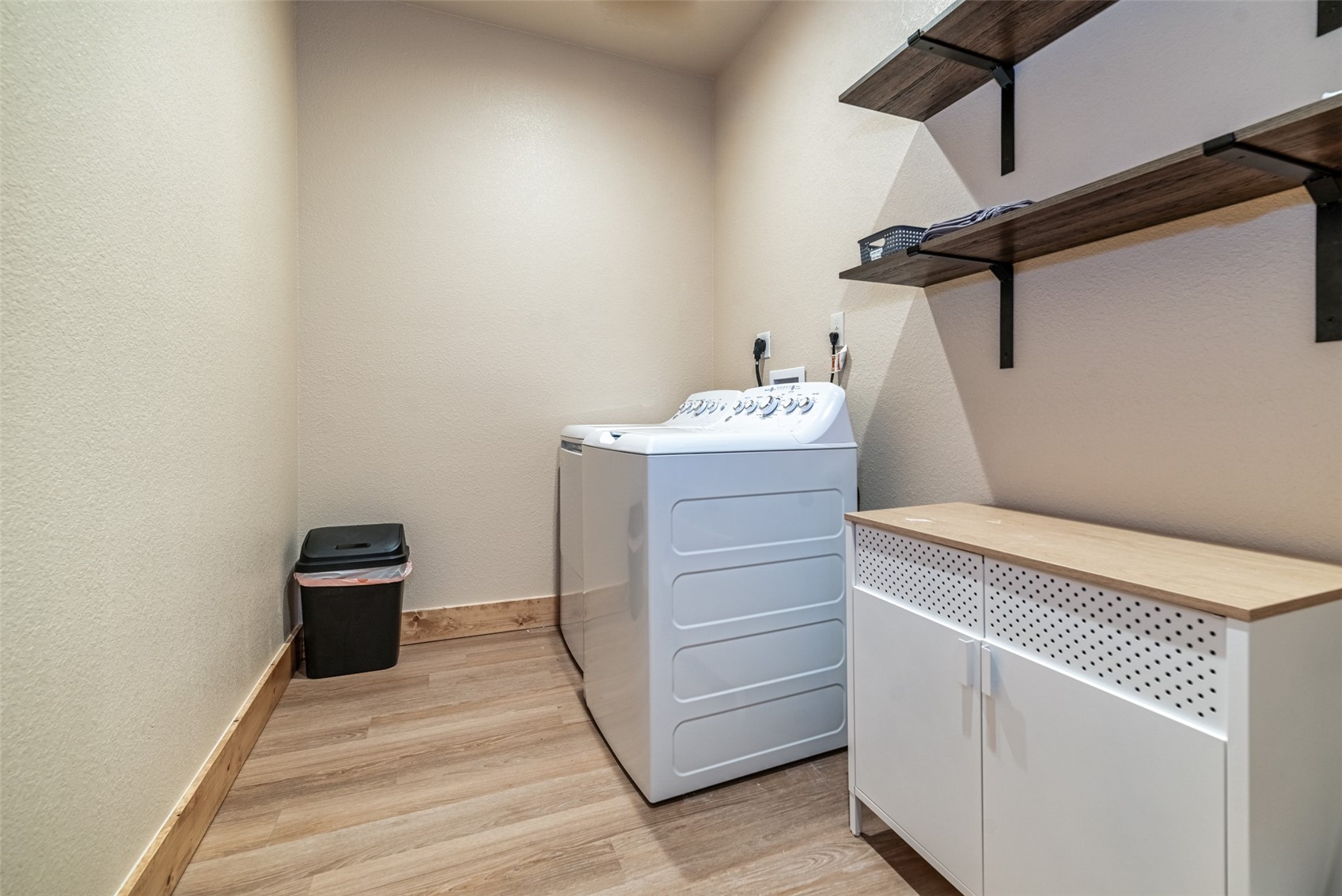526 Porcupine Road Fairplay, CO 80440 - Photo 33 of 45 a utility room with washer and dryer