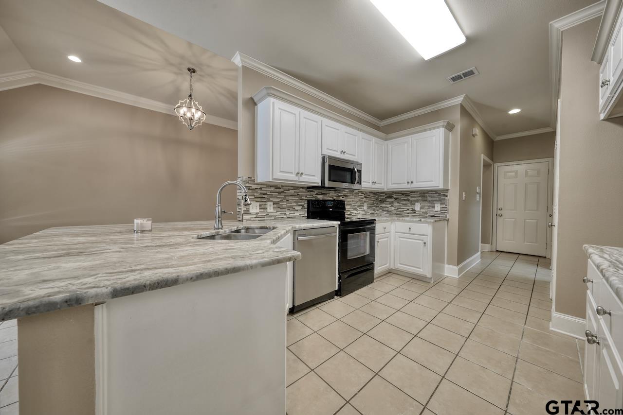812 Rugby Lane Whitehouse, TX 75791 - Photo 16 of 43 Gallery Image 16