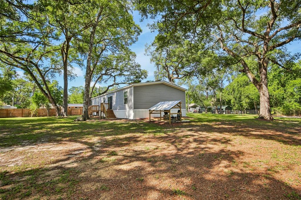 11487 Southwest 42nd Terrace Webster, FL 33597 - Photo 3 of 24