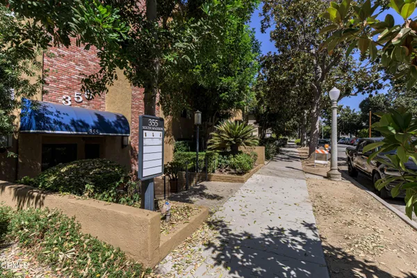 $2,975 | 355 South Madison Avenue, Unit 320, Pasadena, CA 91101