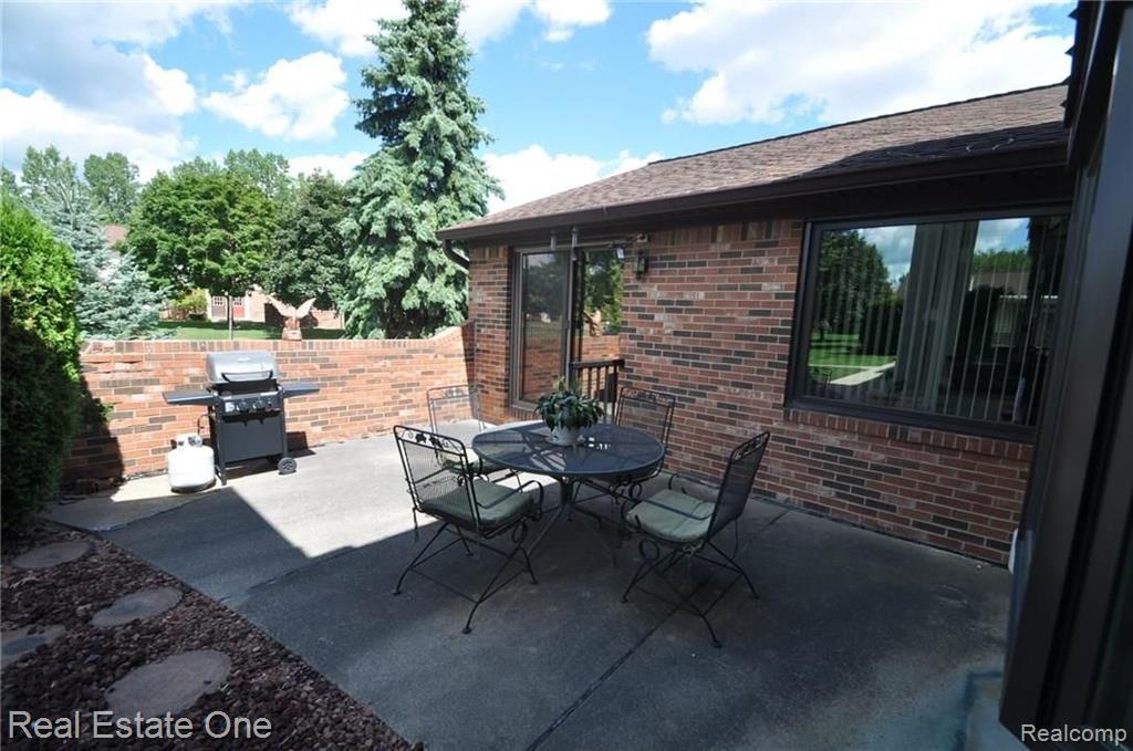 2232 London Bridge Drive Rochester Hills, MI 48307 - Photo 27 of 29
