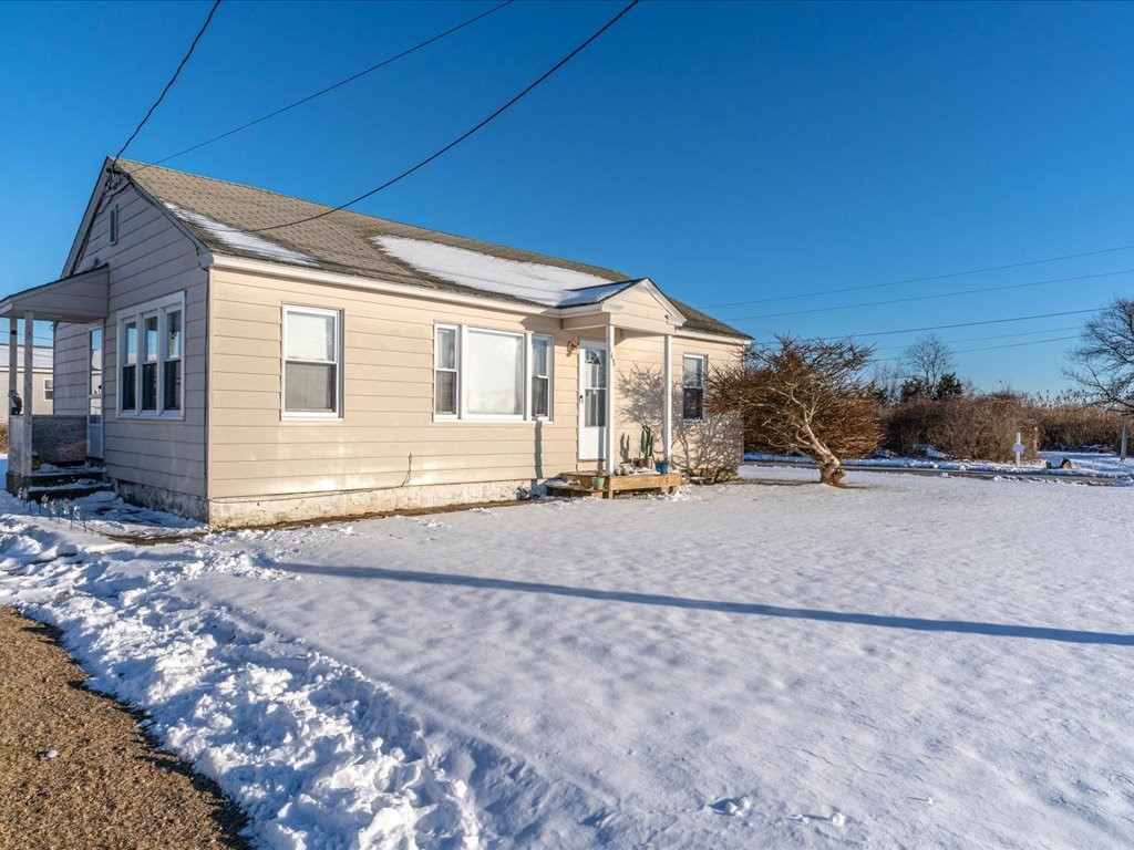 43 Winnapaug Road Westerly, RI 02891 - Photo 2 of 26