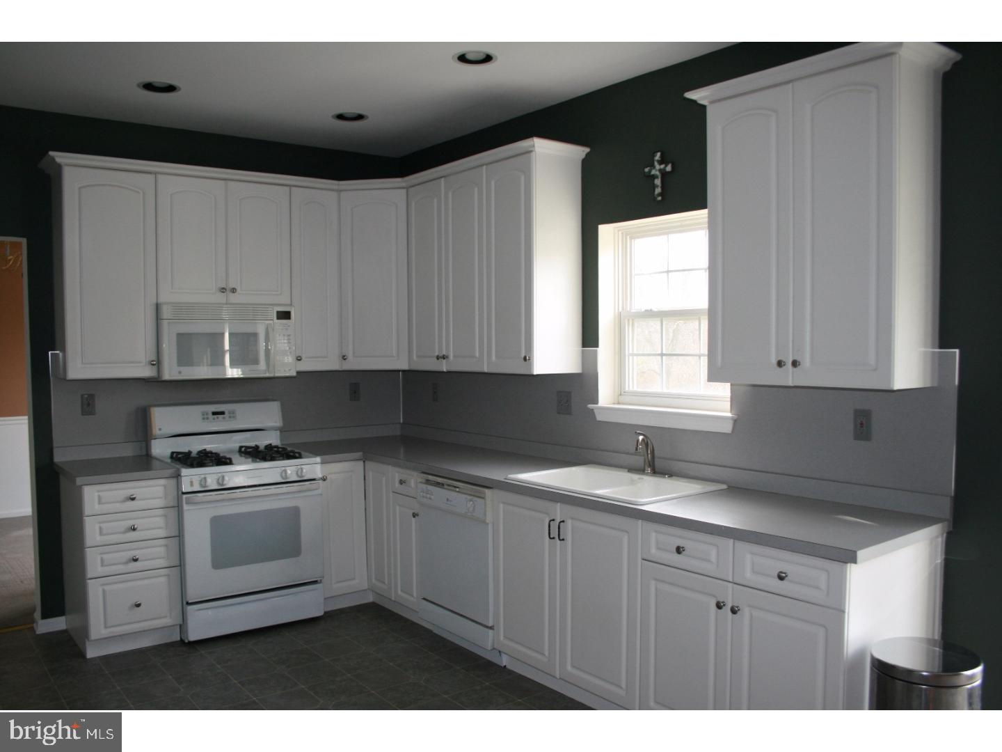 119 Julie Road Pottstown, PA 19464 - Photo 7 of 14 Kitchen
