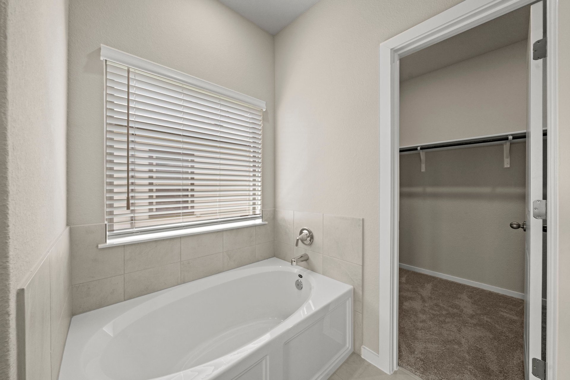 172 Wind Hill Jarrell, TX 76537 - Photo 21 of 30 Primary Bath retreat with garden tub & walk-in shower