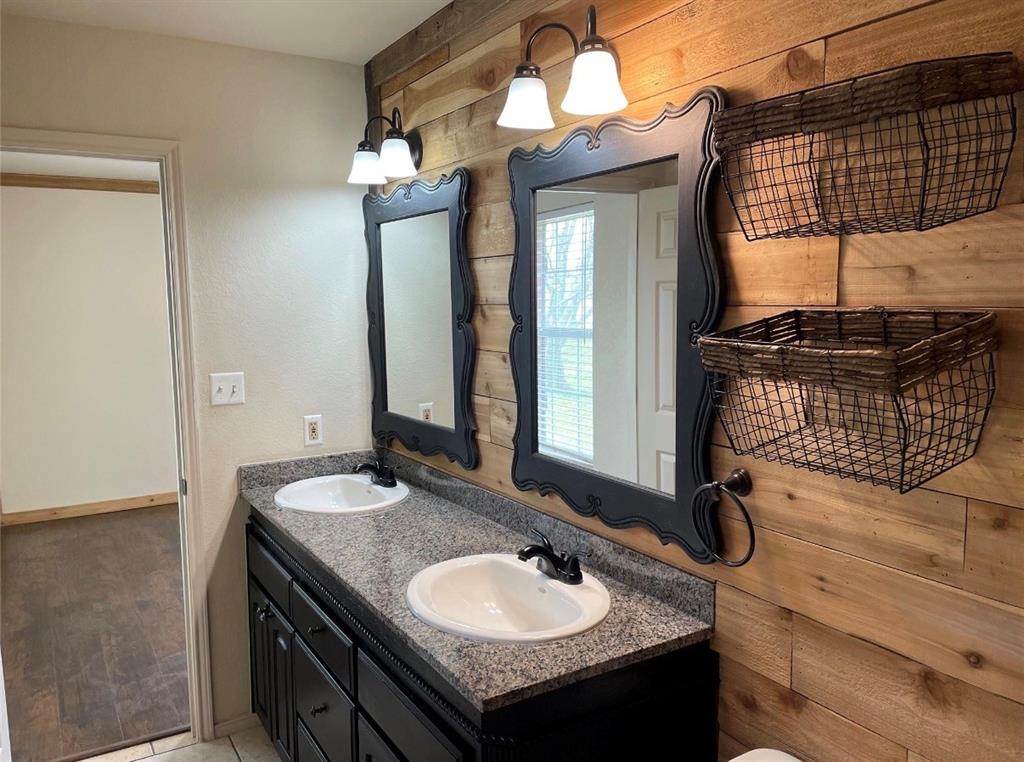 826 Gilliland Road Springtown, TX 76082 - Photo 20 of 27