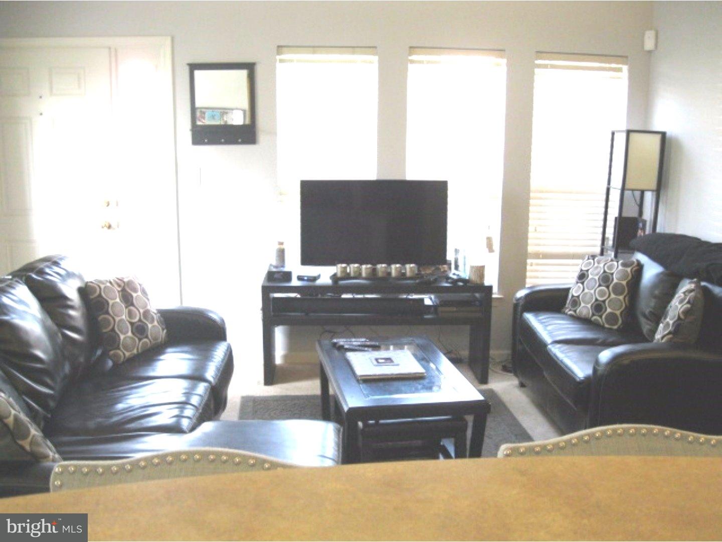 2 Shad Court Riverside, NJ 08075 - Photo 4 of 22 Living Room