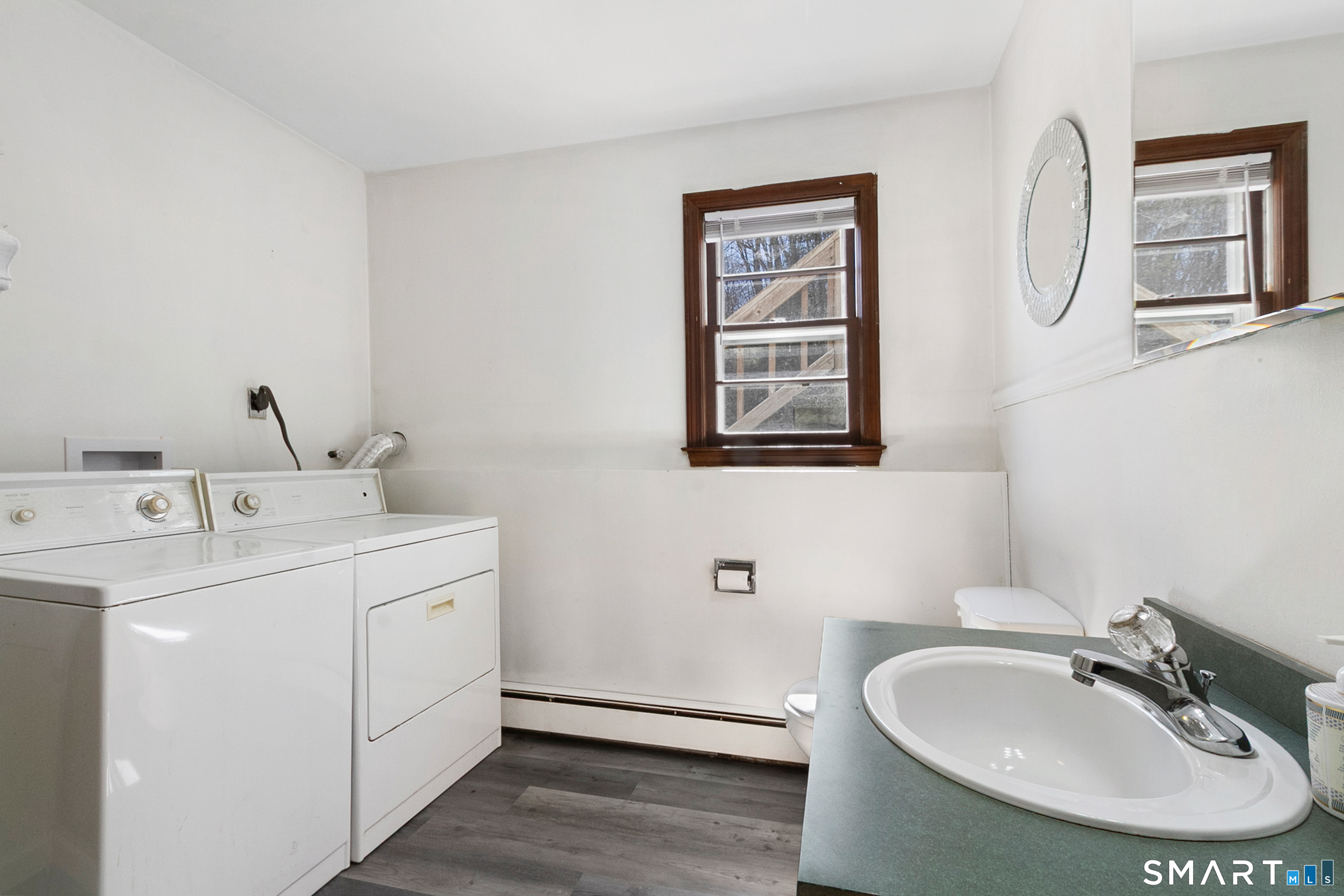 21 Hawley Rd Extension Danbury, CT 06811 - Photo 27 of 34 Full bathroom on lower level w/laundry