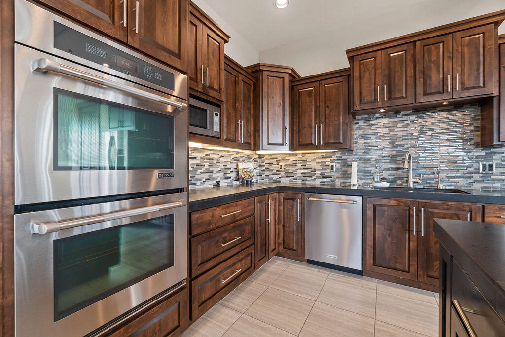 3337 Northwest Shevlin Ridge Bend, OR 97703 - Photo 9 of 40 DSC00256