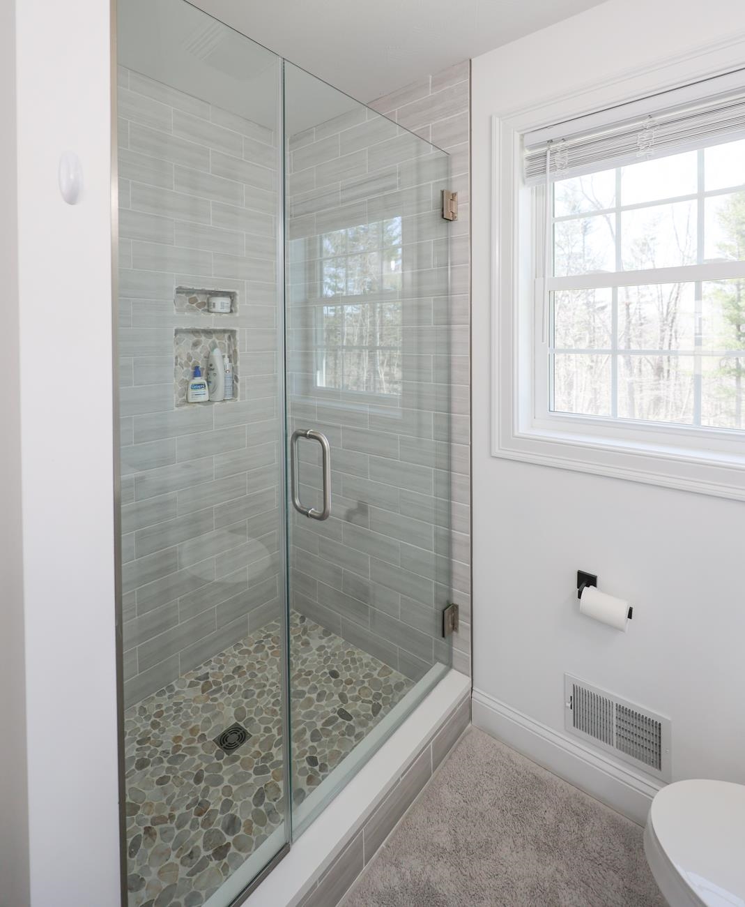98 Standish Lane Hudson, NH 03051 - Photo 18 of 32