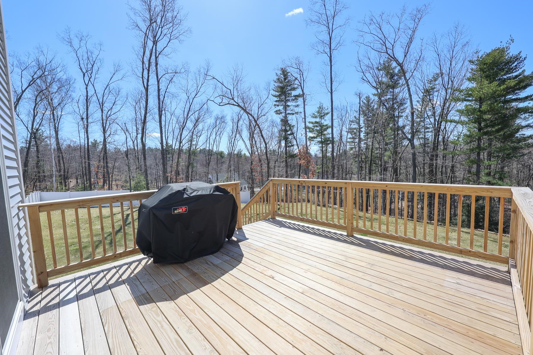 98 Standish Lane Hudson, NH 03051 - Photo 26 of 32