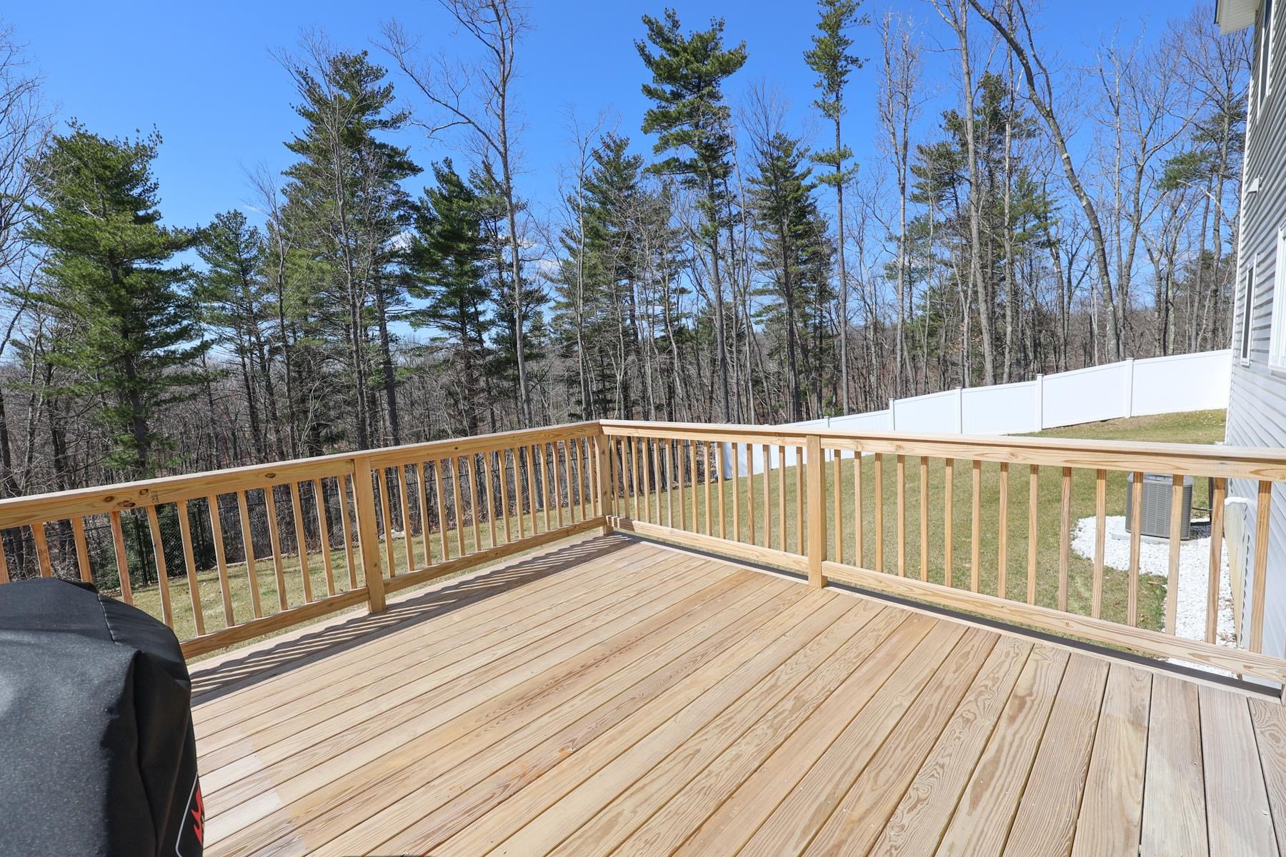 98 Standish Lane Hudson, NH 03051 - Photo 27 of 32